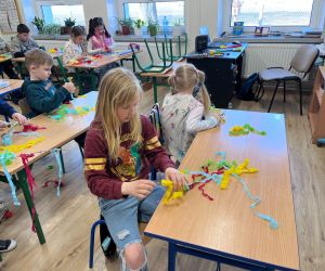 uczniowie podczas warsztatów