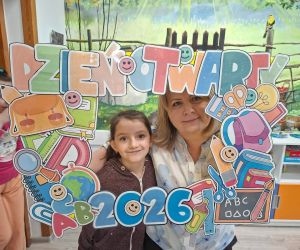 uczennica z nauczycielką w fotoramce