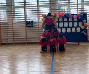 figury taneczne w wykonaniu chłopców