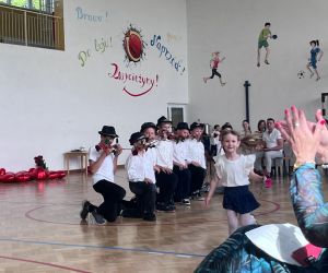 uczniowie podczas tańca nowoczesnego
