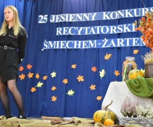 Dziecko występuje na scenie