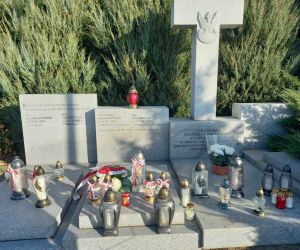 Cmentarz w Mirczu. Mogiła zbiorowa żołnierzy i sanitariuszki dowodzonych przez Bronisława Kawkę w okresie II wojny światowej