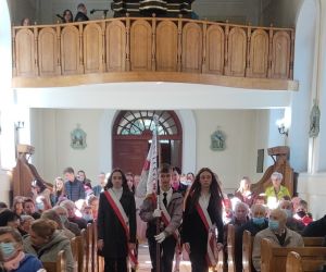 Wprowadzenie Sztandaru Szkoły im. Jana Pawła II w Mienianach