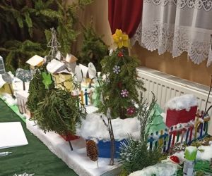 Makieta wioski bożonarodzeniowej.