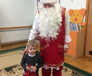 Dziecko ze Św. Mikołajem