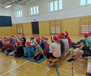 Uczniowie klas I- IV z niecierpliwością czekają na Mikołaja