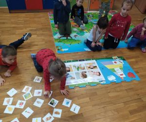 dzieci wybierają zdrowe produkty