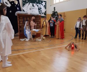 .Królowie przychodzą z darami do dzieciątka Jezus