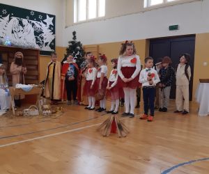 Dzieci witają małego Jezusa