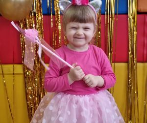 Dziewczynka w stroju karnawałowym 