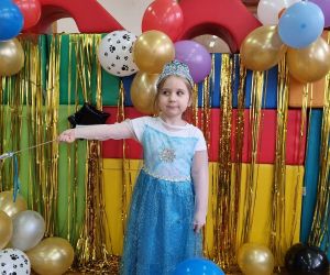 Dziewczynka w stroju karnawałowym 