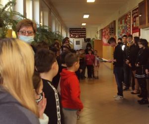 Uczeń przedstawia nowych nauczycieli