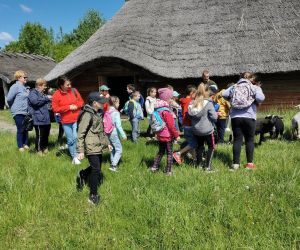 Spotkanie ze zwierzętami zamieszkującymi skansen