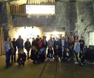 Uczniowie z opiekunami w solnej Komorze Stanisława Staszica w Kopalni Soli w Wieliczce