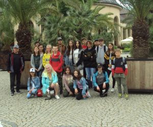 Uczniowie w Parku Zdrojowym w Kudowie Zdroju