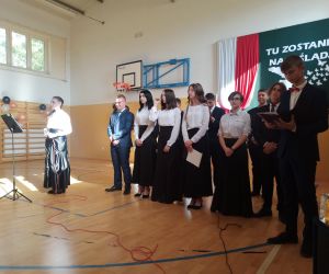 Absolwenci przedstawiają część artystyczną