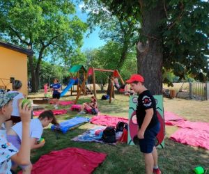 Gry, zabawy i animacje na świeżym powietrzu.