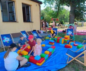 Gry, zabawy i animacje na świeżym powietrzu.