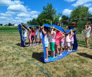 Gry, zabawy i animacje na świeżym powietrzu.