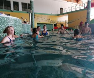 Uczestnicy wyjazdu w basenie