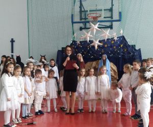 Pani dyrektor życzy wszystkim zdrowych, wesołych i spokojnych Świąt Bożego Narodzenia