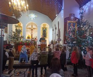 Podziękowanie księdza za udział w jasełkach