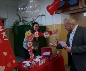 Pan Dyrektor odbiera pocztę walentynkową