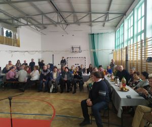 Dziadkowie podziwiają występy dzieci