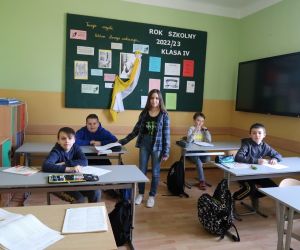 .Lekcja muzyki w kl. 4 z nowym nauczycielem