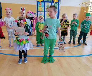 Dwoje przedszkolaków nagrodzonych za najciekawszy strój wiosenny