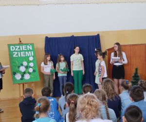 Spotkanie królewny i ptaka z ekoludkami