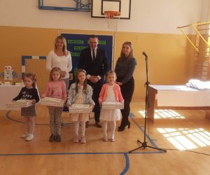 Wręczenie nagród dla dzieci w kategorii 5- i 6-latki
