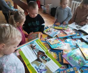  Maluszki wybierają książki  