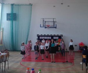 Uczniowie podczas występów