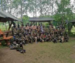 Drużyna Czerwonych i Niebieskich tuż przed bitwą