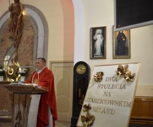 Ksiądz proboszcz przy ambonie