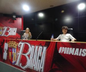 Uczennica z Polski i uczeń z Portugalii w sali konferencyjnej Sportingu Braga