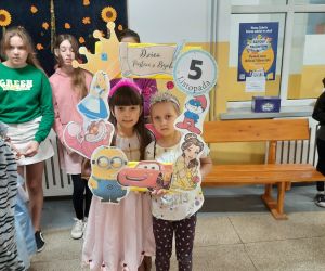 Uczennice w bajkowej fotoramce