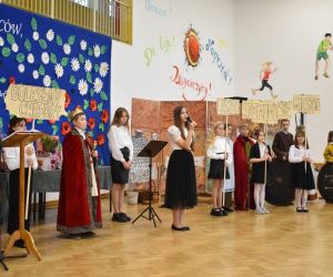 Narratorzy recytują wiersze o Bolesławie Chrobrym