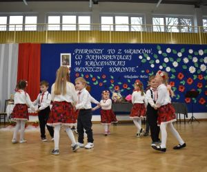 Przedszkolaki tańczą