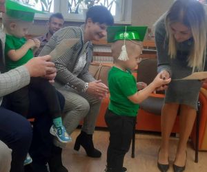 Wręczenie pamiątkowych dyplomów