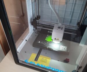 Breloczki-choinki drukują się w drukarce 3D