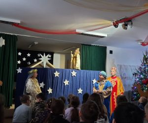 scena-trzej królowie z wizytą u Heroda