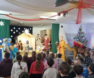 Trzej Królowie składają dary dla Dzieciątka Jezus