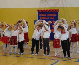 Taniec „Dobre duszki” w wykonaniu dzieci z gr. 3-4 latków oraz 5-6 latków