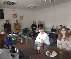 Uczniowie 2 grupy wiekowej czekają na test