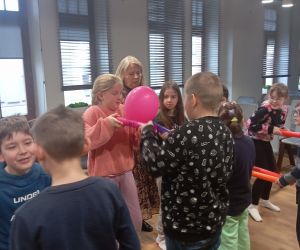 Uczniowie podczas zabawy