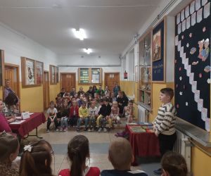 Uczeń recytuje wiersz