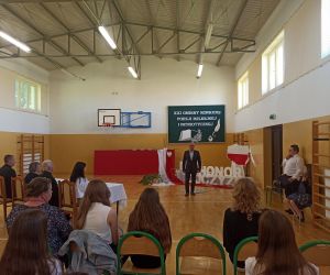 Pan Dyrektor wita uczestników, opiekunów i Komisję Konkursową