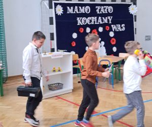 Uczniowie podczas części artystycznej